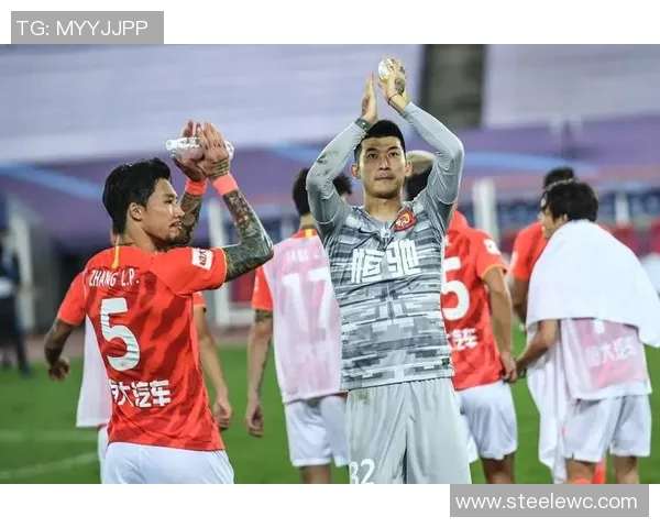 广州恒大与广州富力2018赛季精彩对决回顾与分析